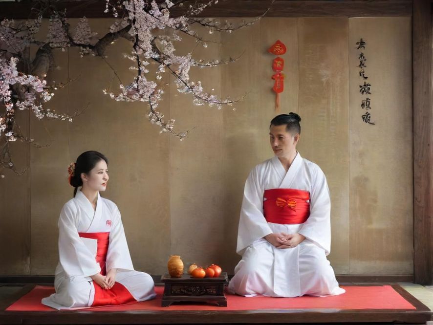 广佛桑拿会所的豪华大厅,现代奢华风格,提供精致休闲空间。